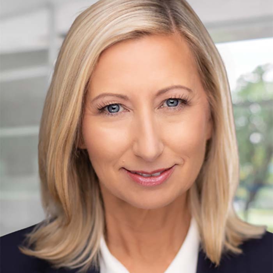 Caroline Decker headshot